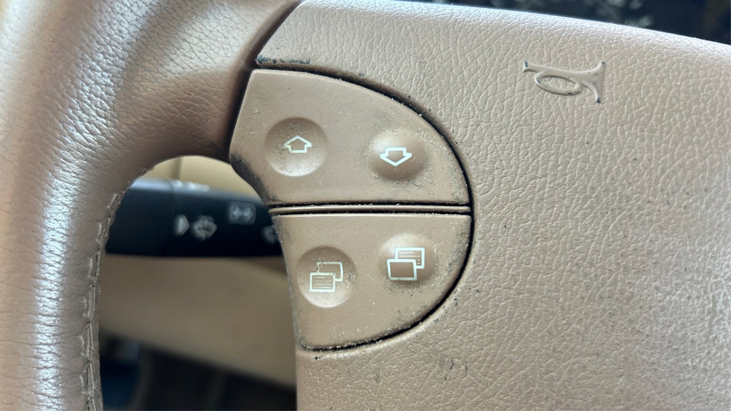 Used 2000 Mercedes-Benz E 320 Sedan image 29