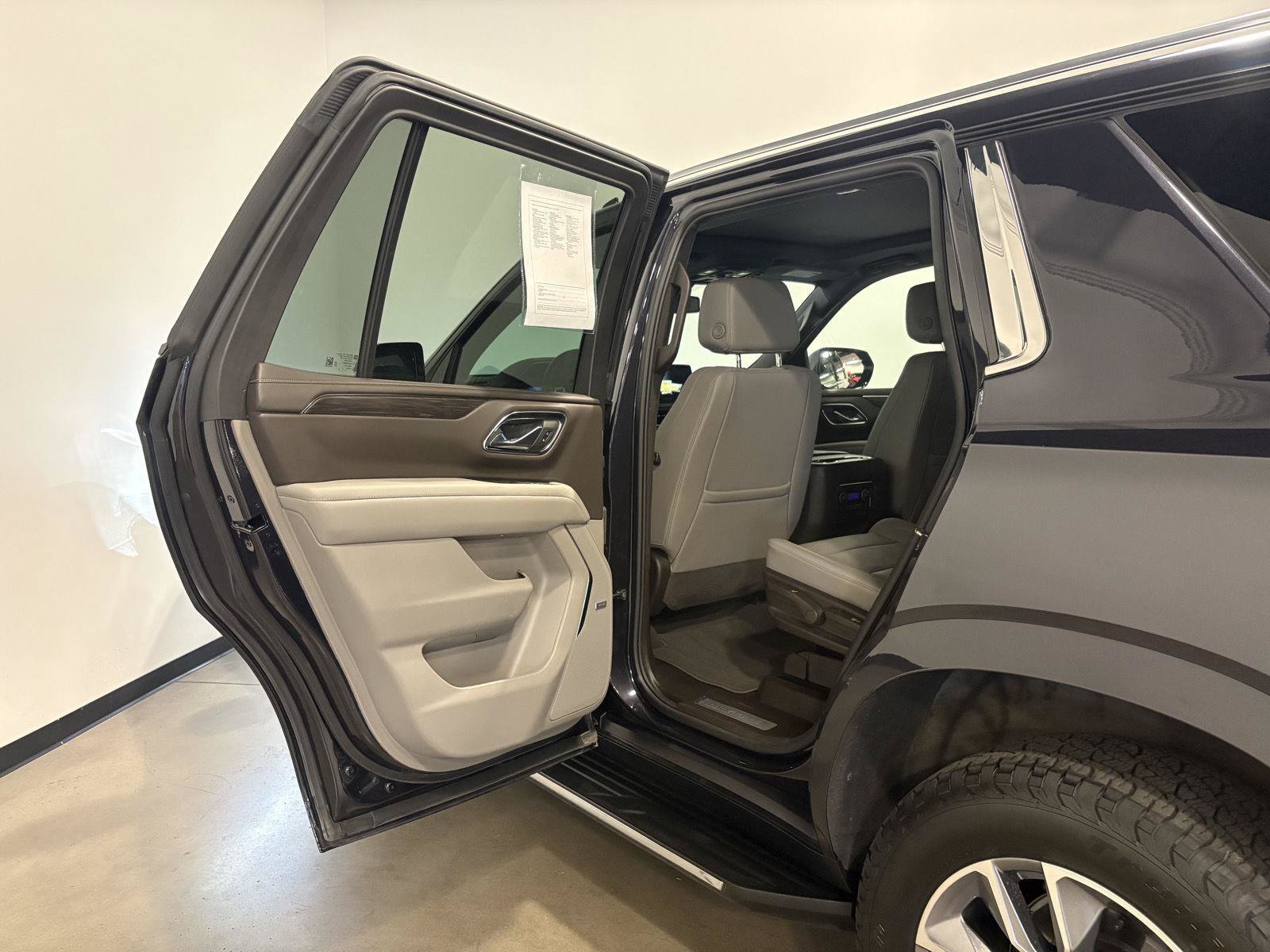 Used 2024 Chevrolet Tahoe LT w/ LT Signature Package AWD/4WD image 32