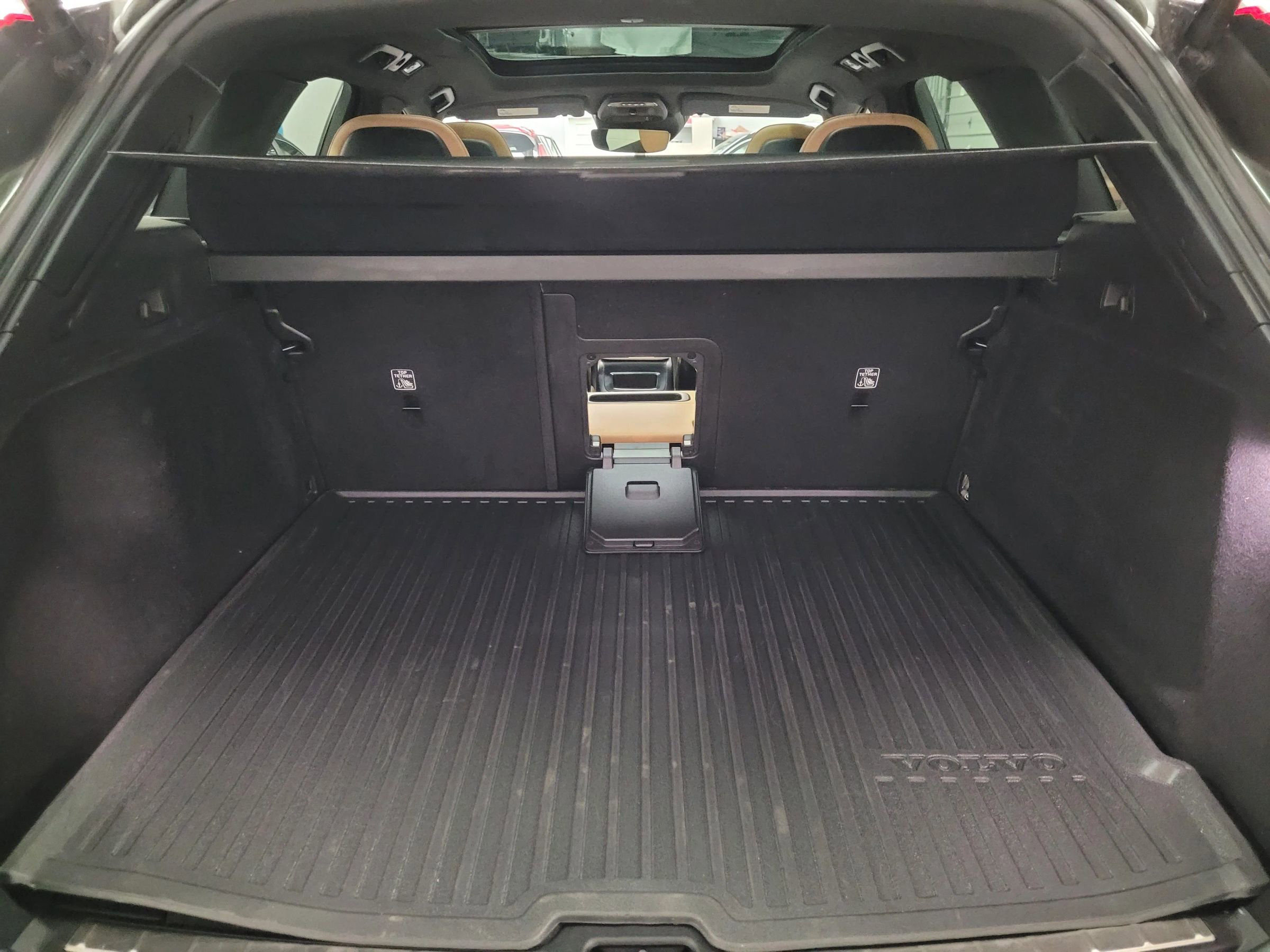 Used 2018 Volvo XC60 T5 Momentum w/ Vision Package image 40