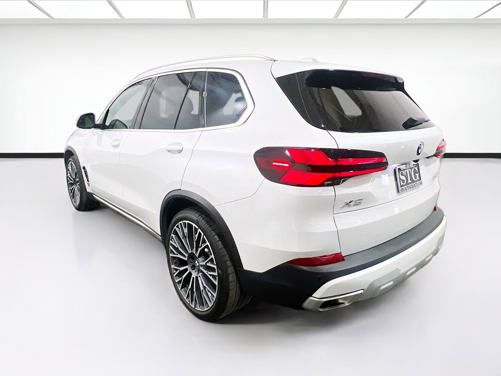 Used 2024 BMW X5 sDrive40i w/ Premium Package RWD image 6