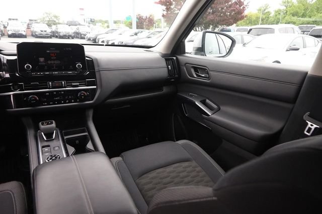 Certified 2025 Nissan Pathfinder SV AWD/4WD image 28