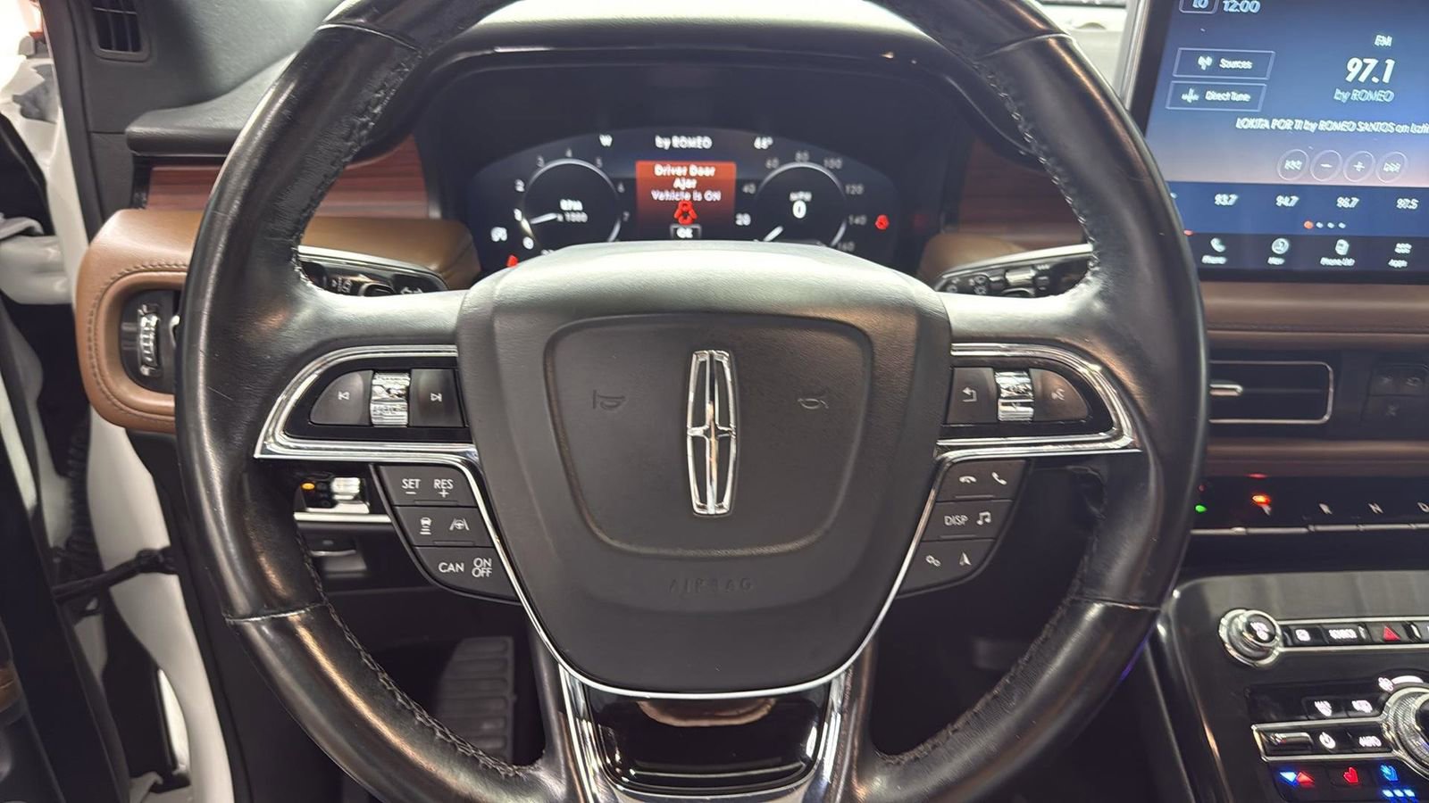 Certified 2022 Lincoln Nautilus Reserve w/ Equipment Group 201A image 15