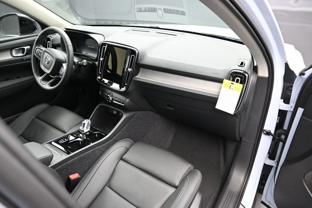 New 2026 Volvo XC40 B5 Plus w/ Climate Package AWD/4WD image 23