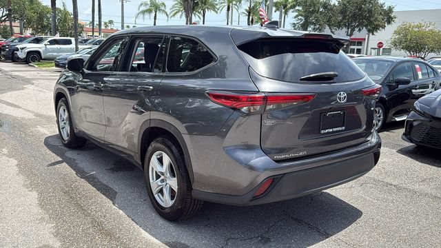 Used 2021 Toyota Highlander L FWD image 5