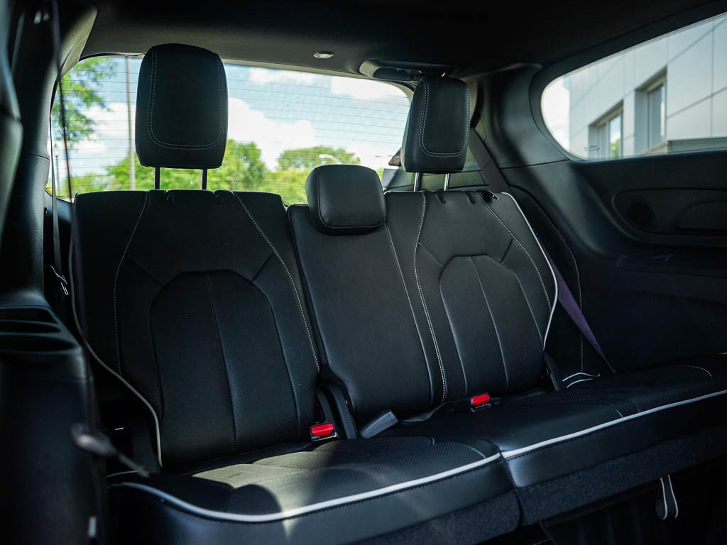 New 2026 Chrysler Pacifica Limited image 14
