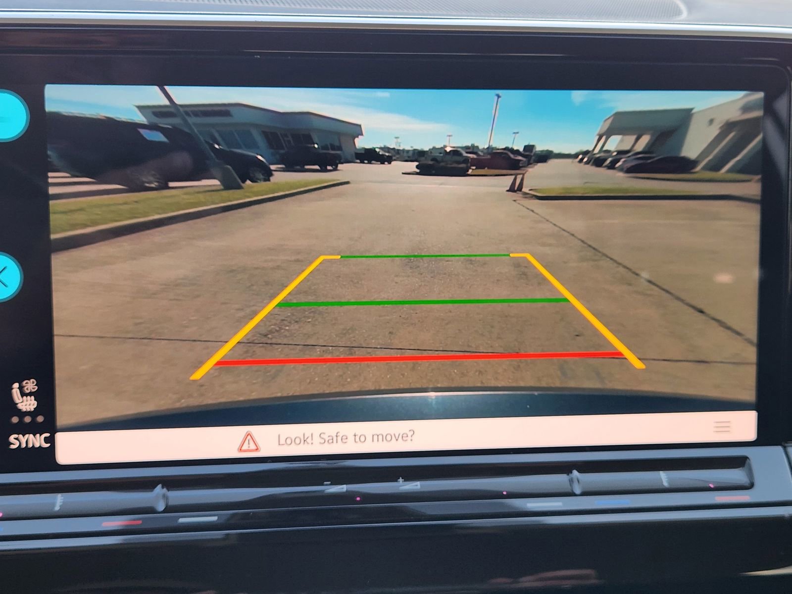 Used 2024 Volkswagen Atlas SE image 18