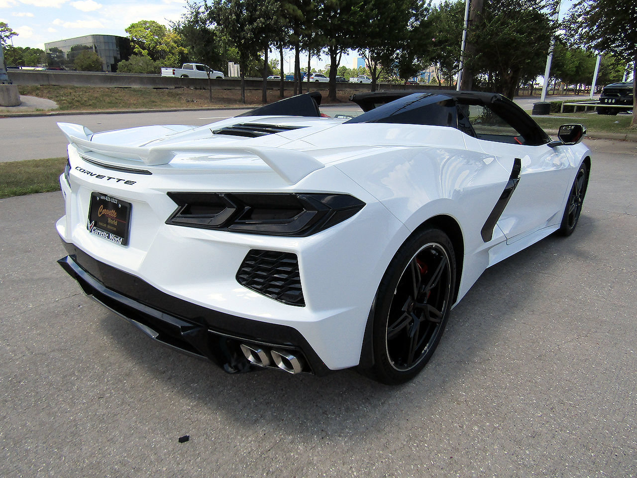 Used 2024 Chevrolet Corvette Stingray Preferred Conv w/ Z51 Performance Package RWD image 5