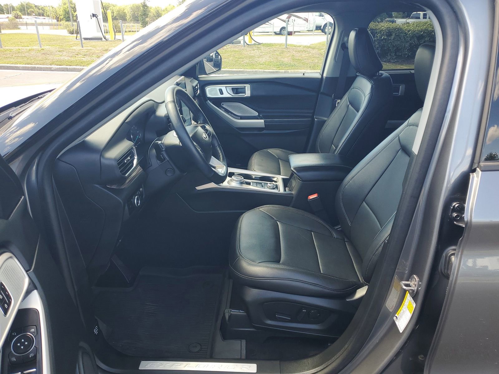 Certified 2023 Ford Explorer Limited w/ Limited Technology Package AWD/4WD image 19