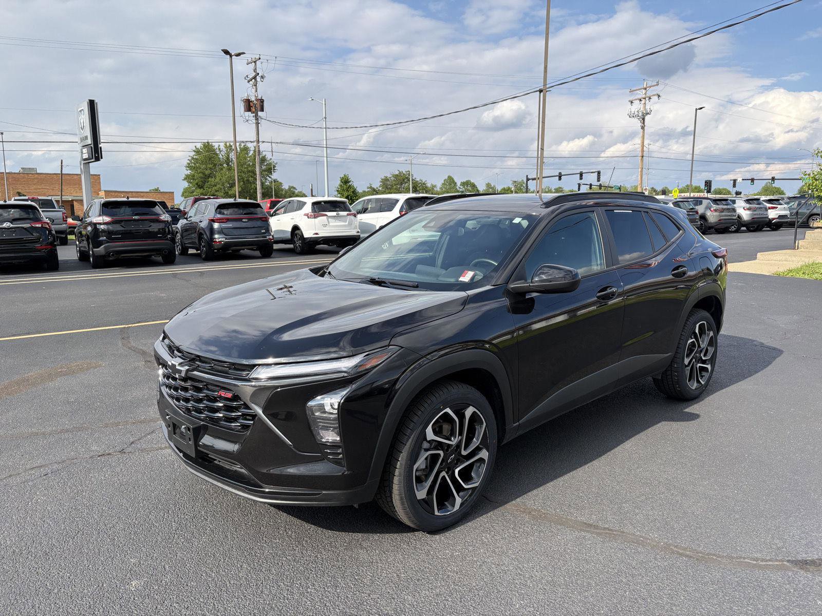Used 2025 Chevrolet Trax RS FWD image 20