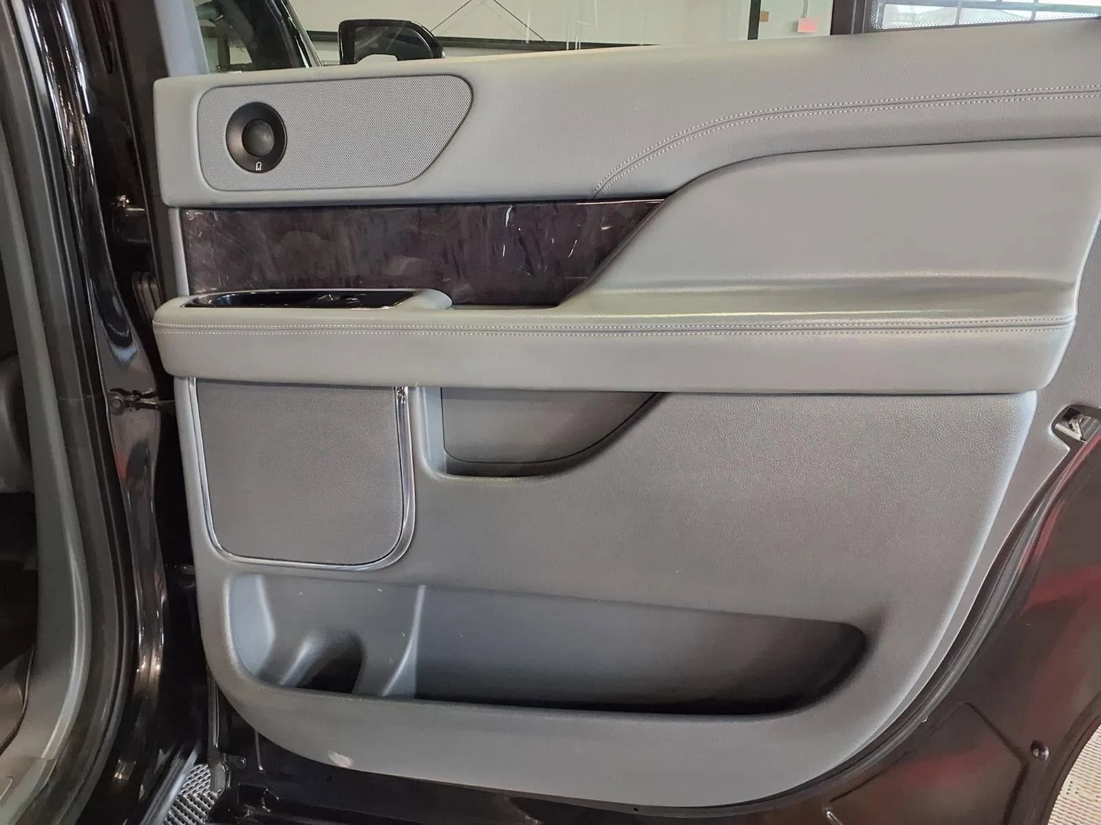 Used 2019 Lincoln Navigator L Reserve image 13