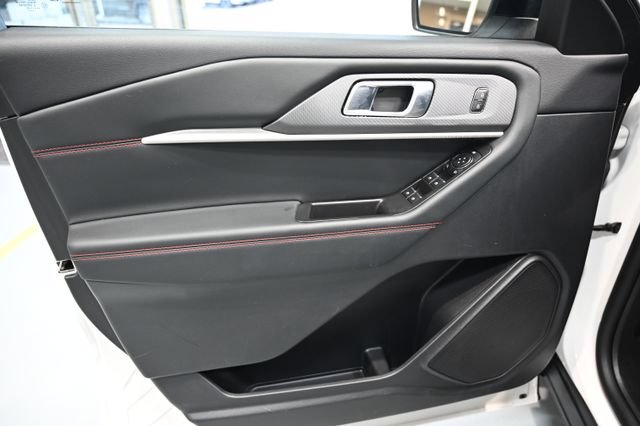 Used 2025 Ford Explorer ST-Line w/ ST-Line Street Pack AWD/4WD image 26