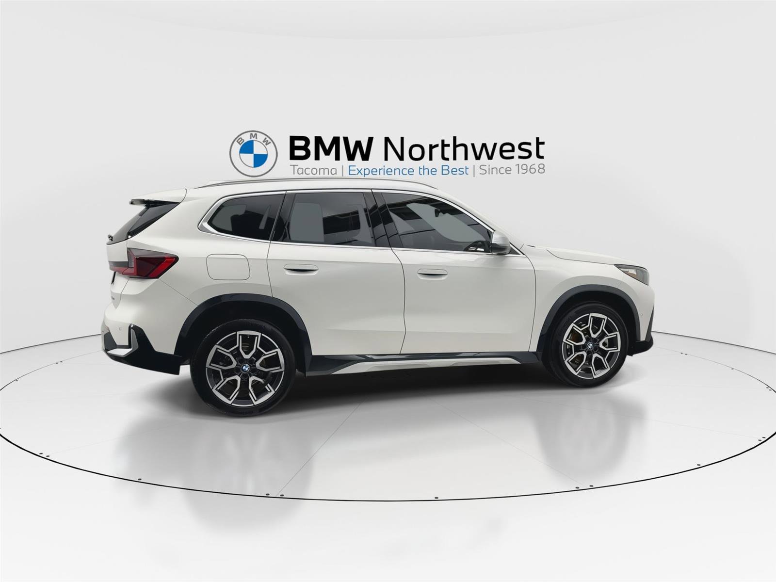 Used 2023 BMW X1 xDrive28i w/ Convenience Package AWD/4WD image 4