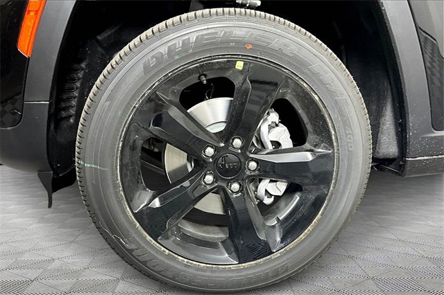 New 2025 Jeep Grand Cherokee Altitude w/ Trailer Tow Package image 13