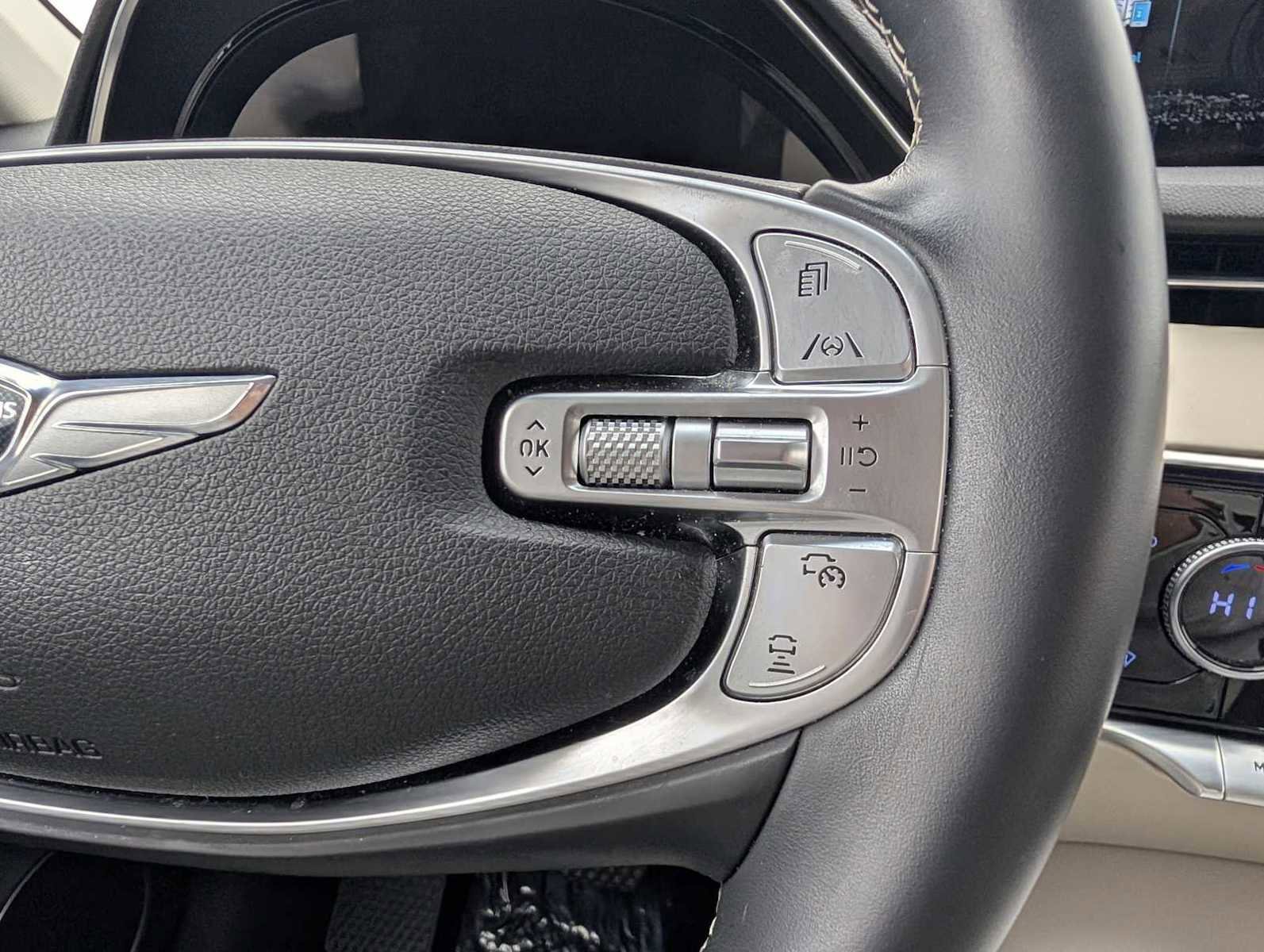 Used 2022 Genesis GV70 2.5T w/ Advanced Package image 24