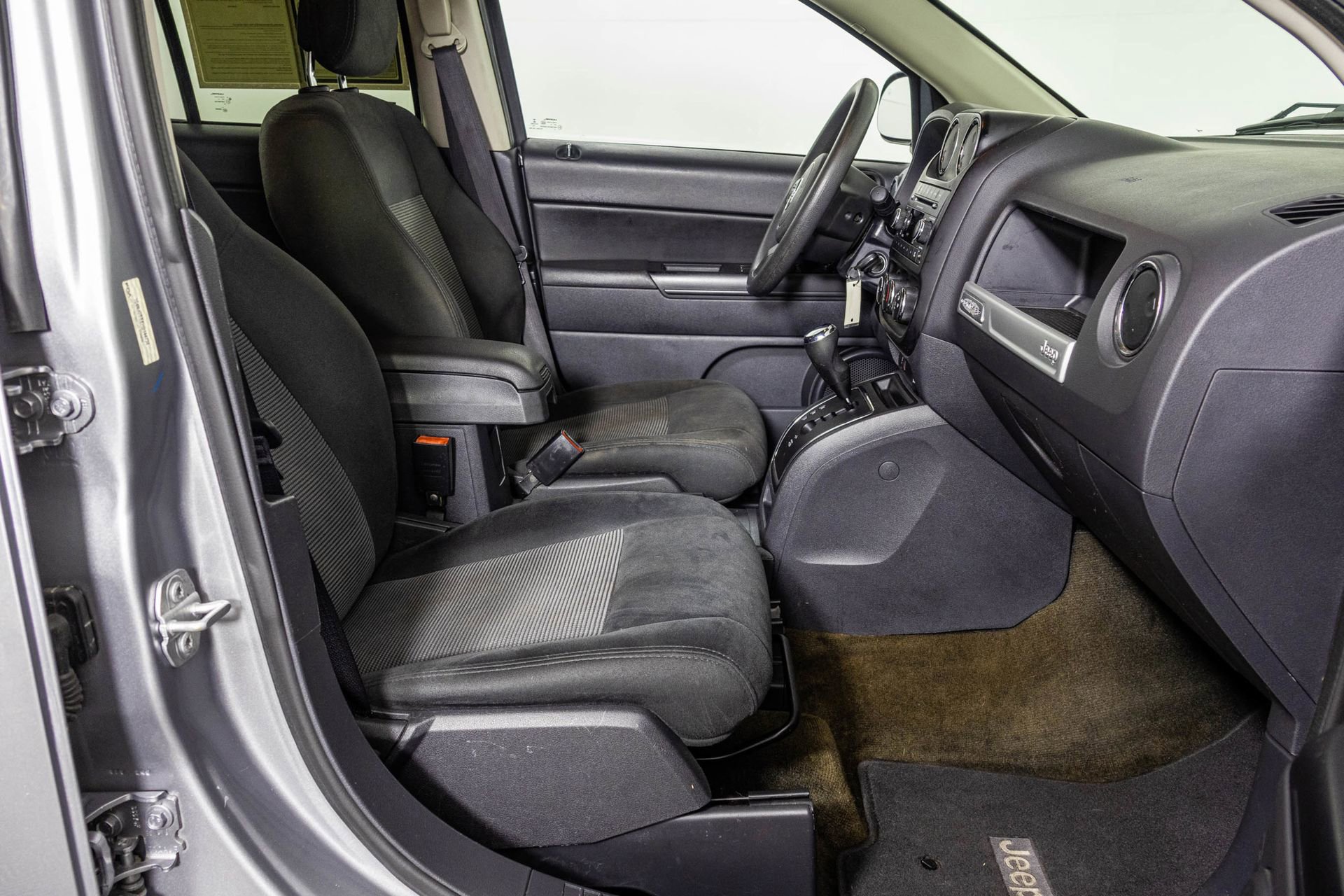 Used 2017 Jeep Compass Sport w/ Power Value Group AWD/4WD image 41