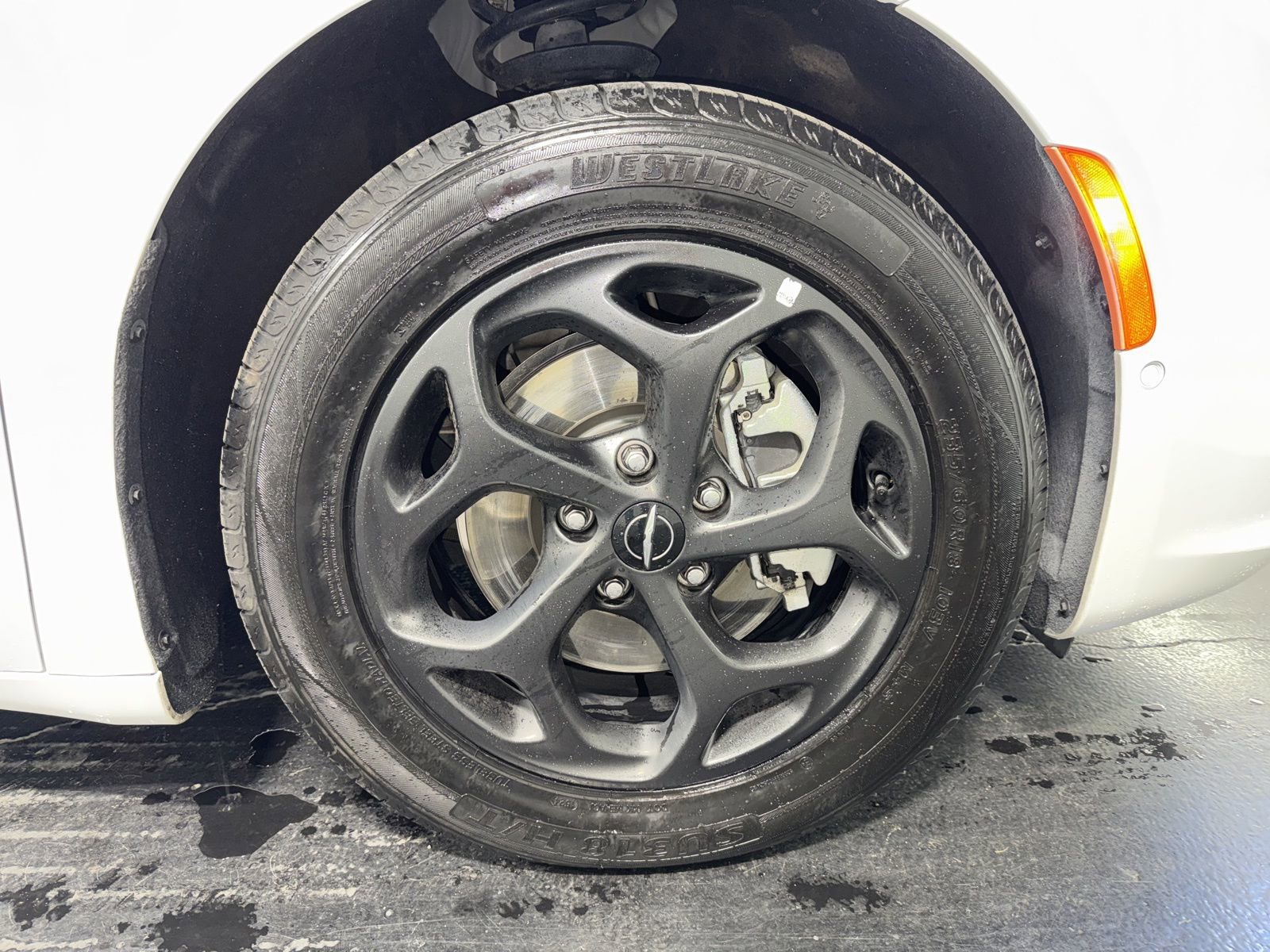 Used 2024 Chrysler Pacifica Select image 9