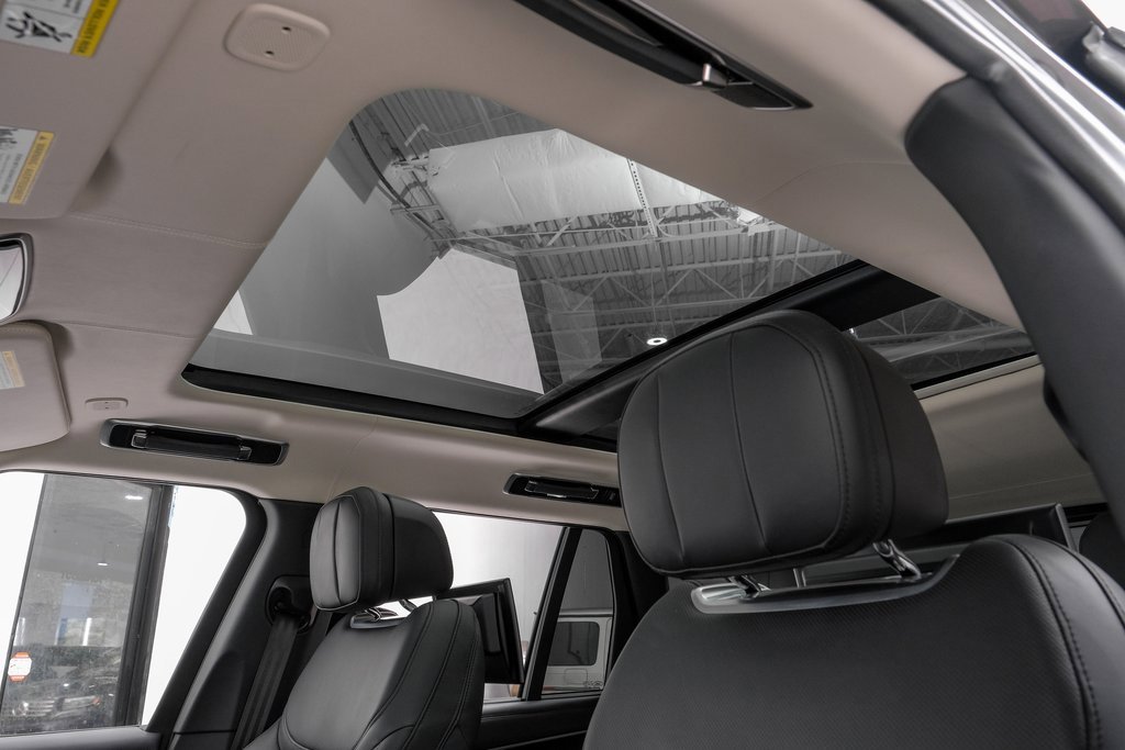 Used 2023 Land Rover Range Rover First Edition image 5