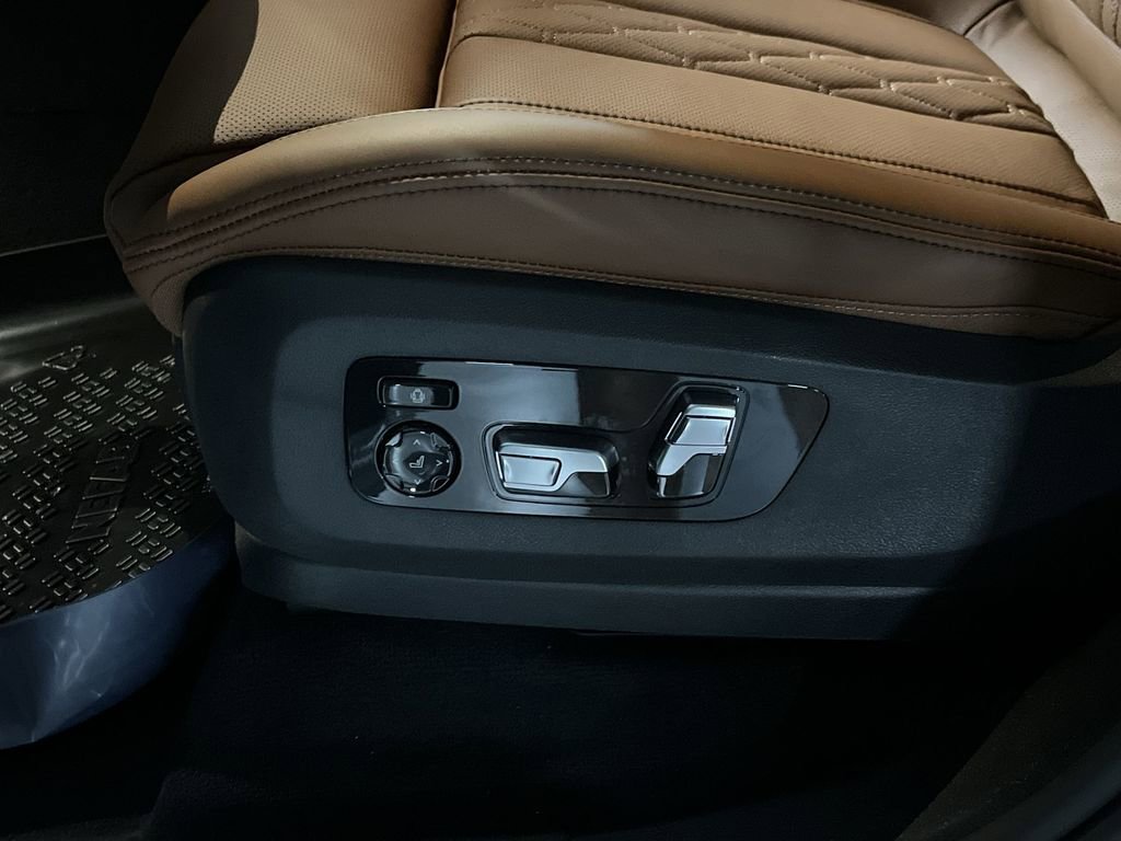 New 2026 BMW X7 M60i image 12