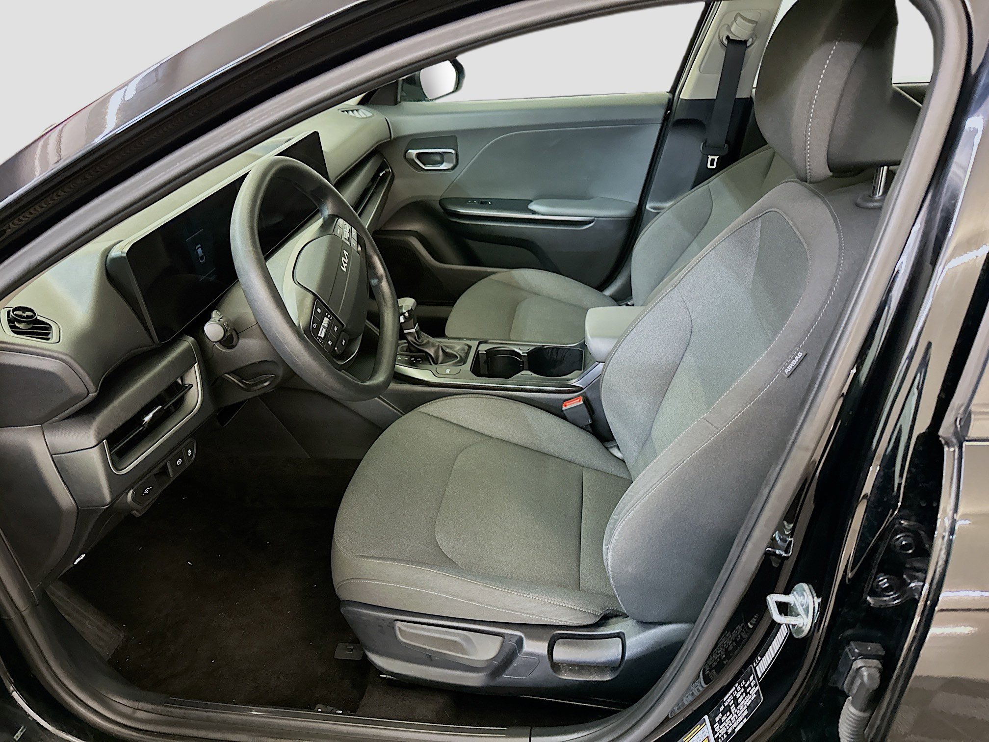 Used 2025 Kia K4 LXS image 13