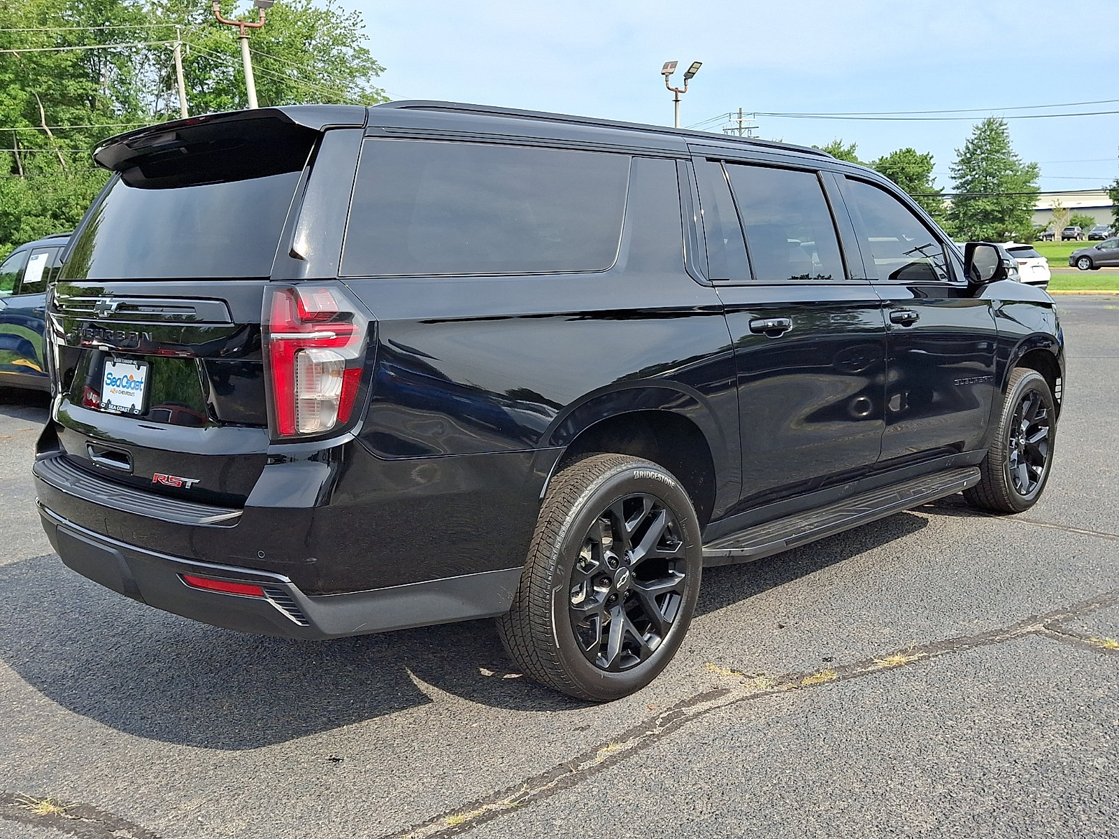 Used 2023 Chevrolet Suburban RST w/ Luxury Package AWD/4WD image 6