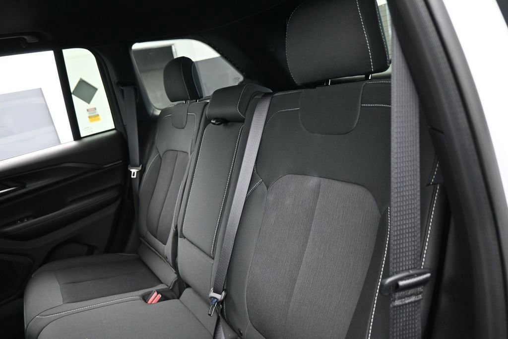 Used 2025 Jeep Grand Cherokee Laredo X RWD image 29
