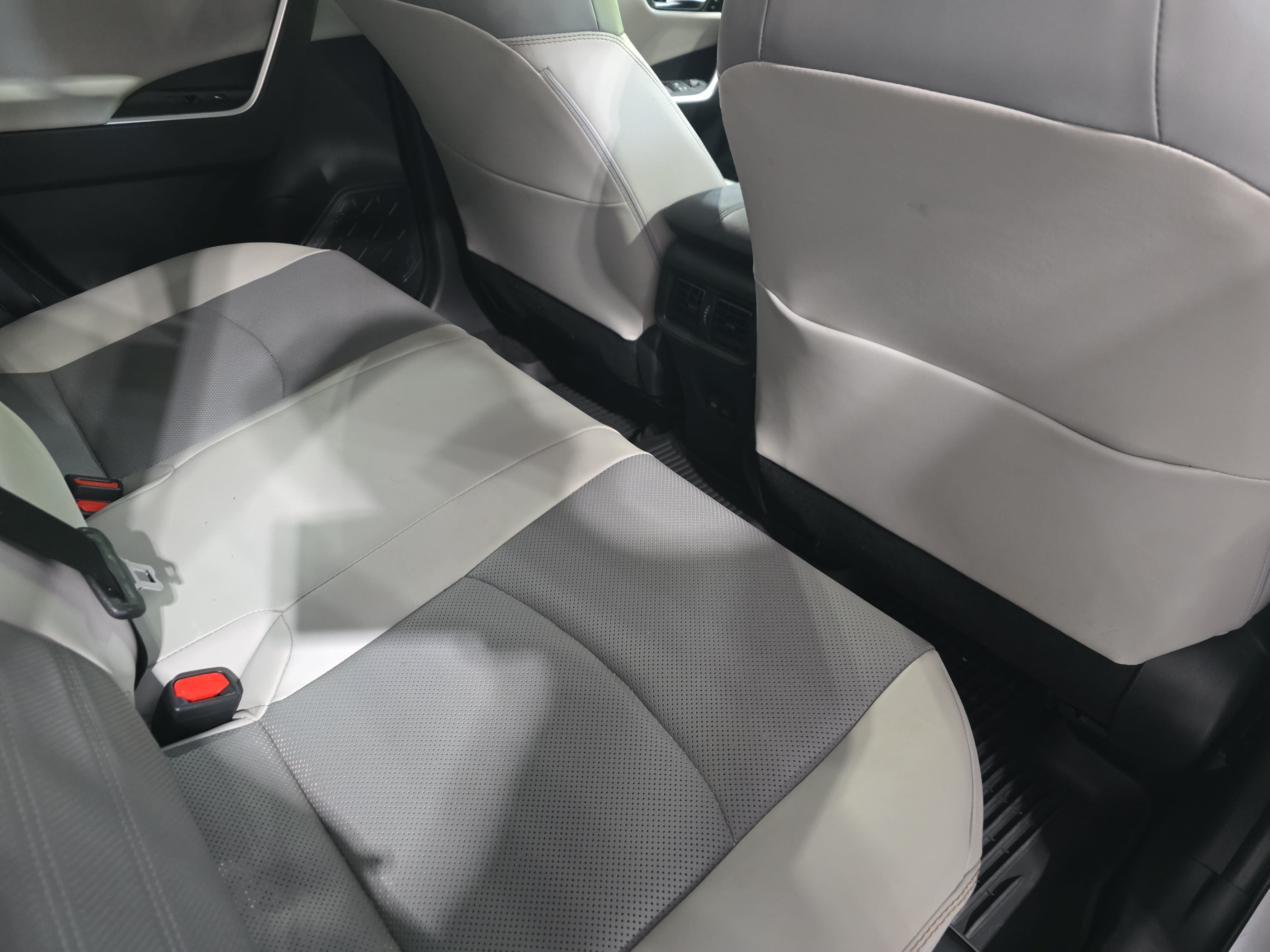 Used 2024 Toyota RAV4 Limited w/ Advanced Technology Package AWD/4WD image 11