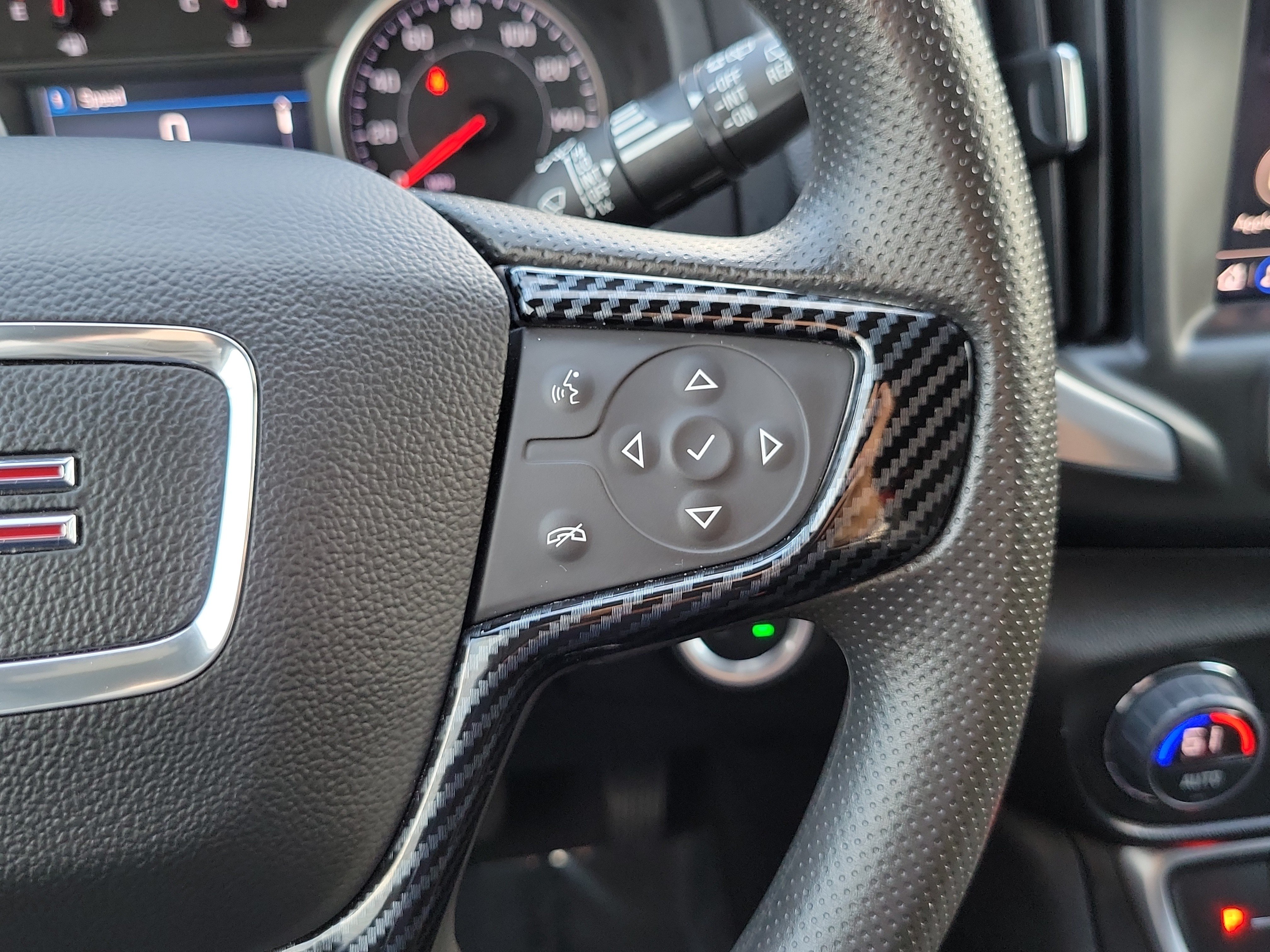 Used 2024 GMC Terrain SLE w/ Driver Convenience Package FWD image 20