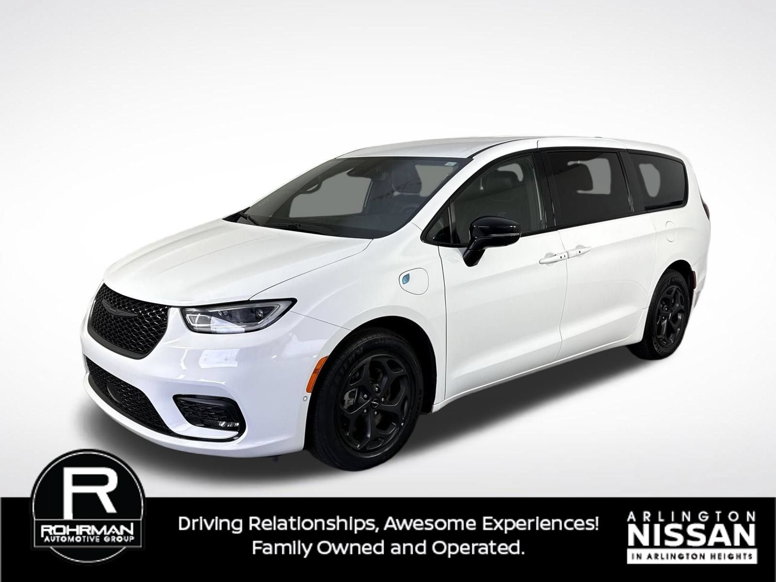 Used 2024 Chrysler Pacifica Limited FWD image 2