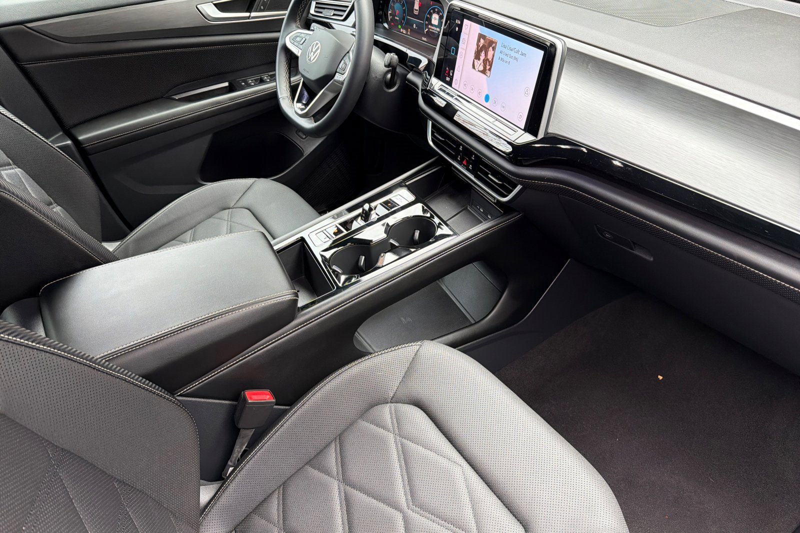 Used 2024 Volkswagen Atlas Cross Sport SE image 16