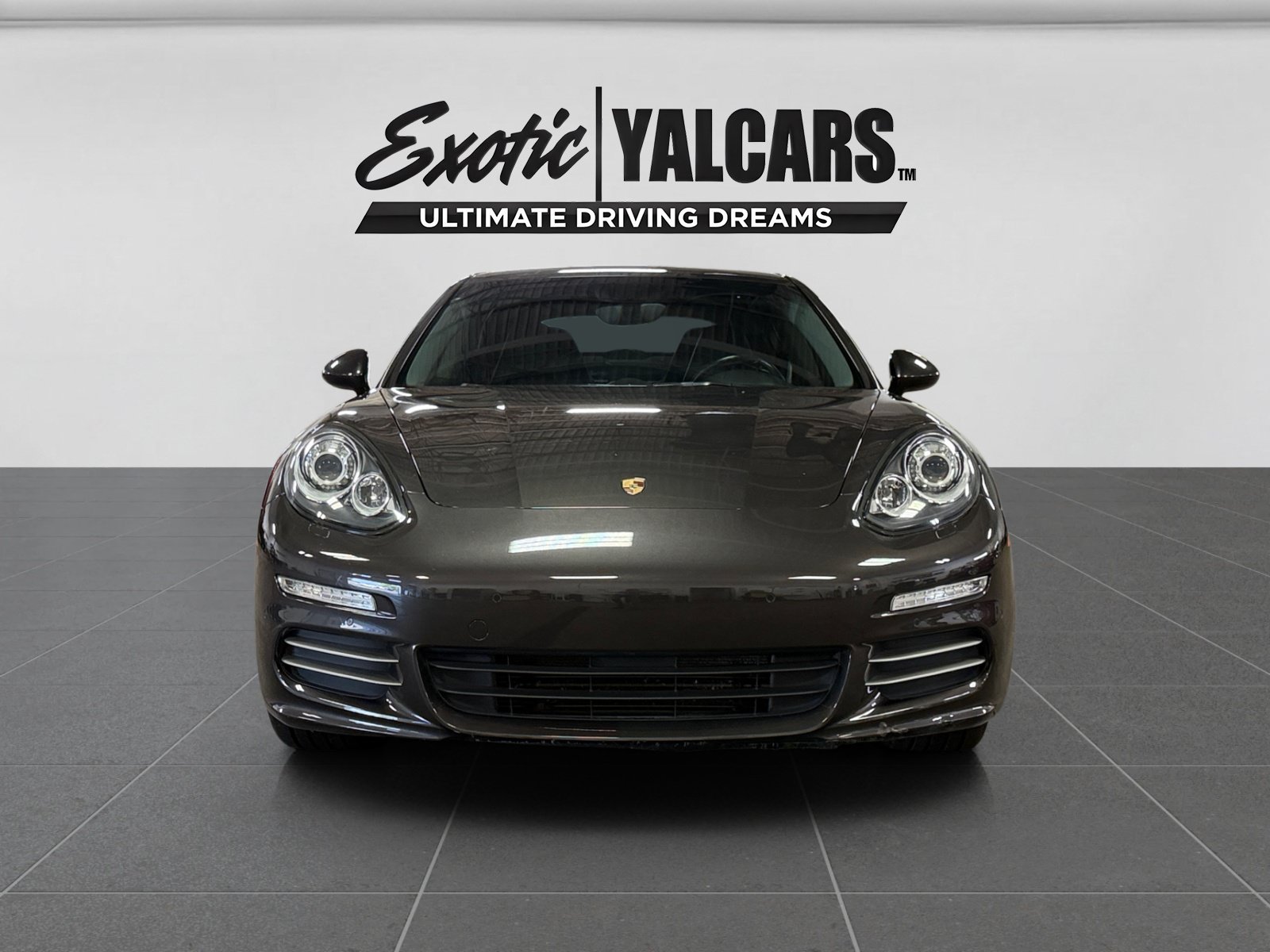 Used 2014 Porsche Panamera 4 w/ Premium Package AWD/4WD image 8