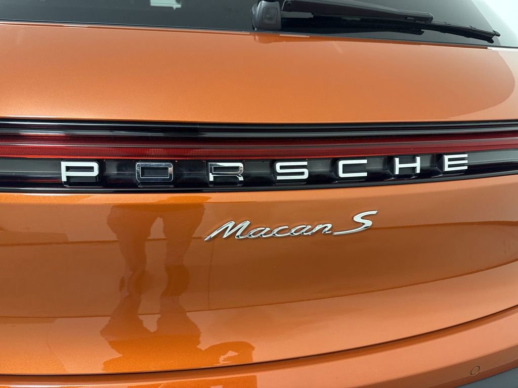 Certified 2023 Porsche Macan S image 19