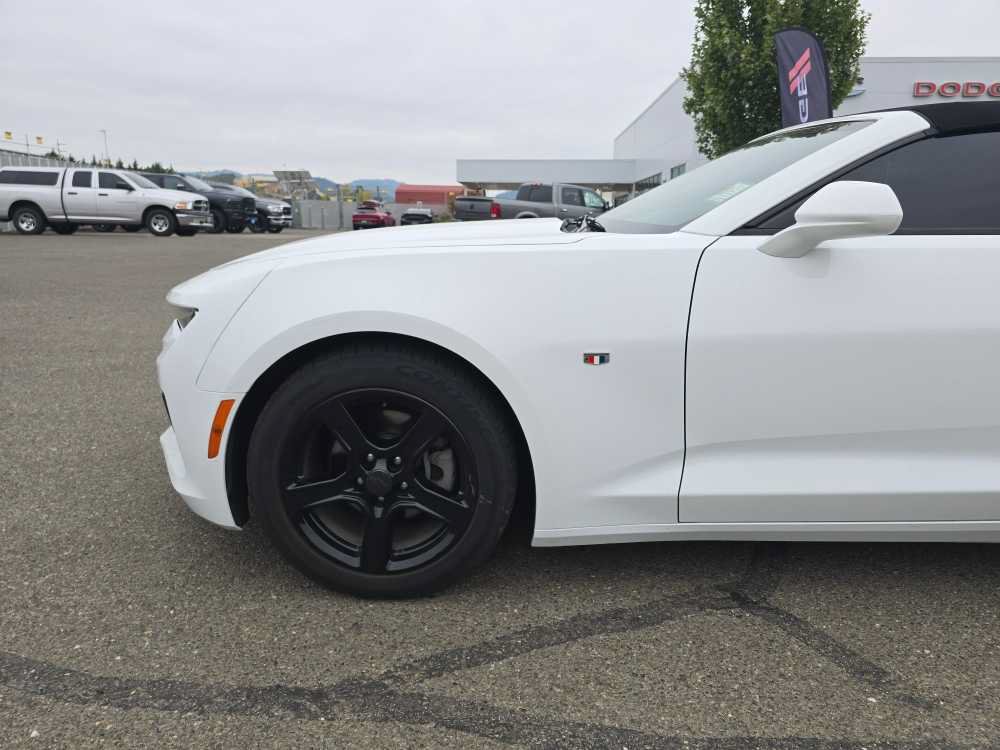 Used 2016 Chevrolet Camaro LT RWD image 6