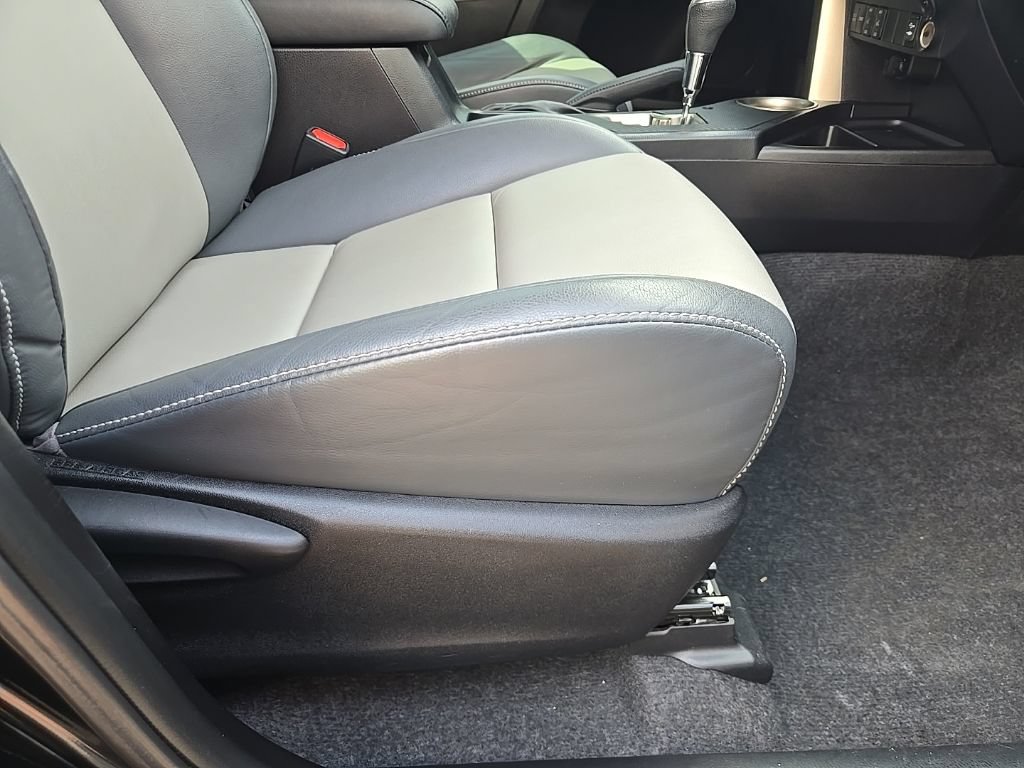Used 2015 Toyota RAV4 Limited AWD/4WD image 33