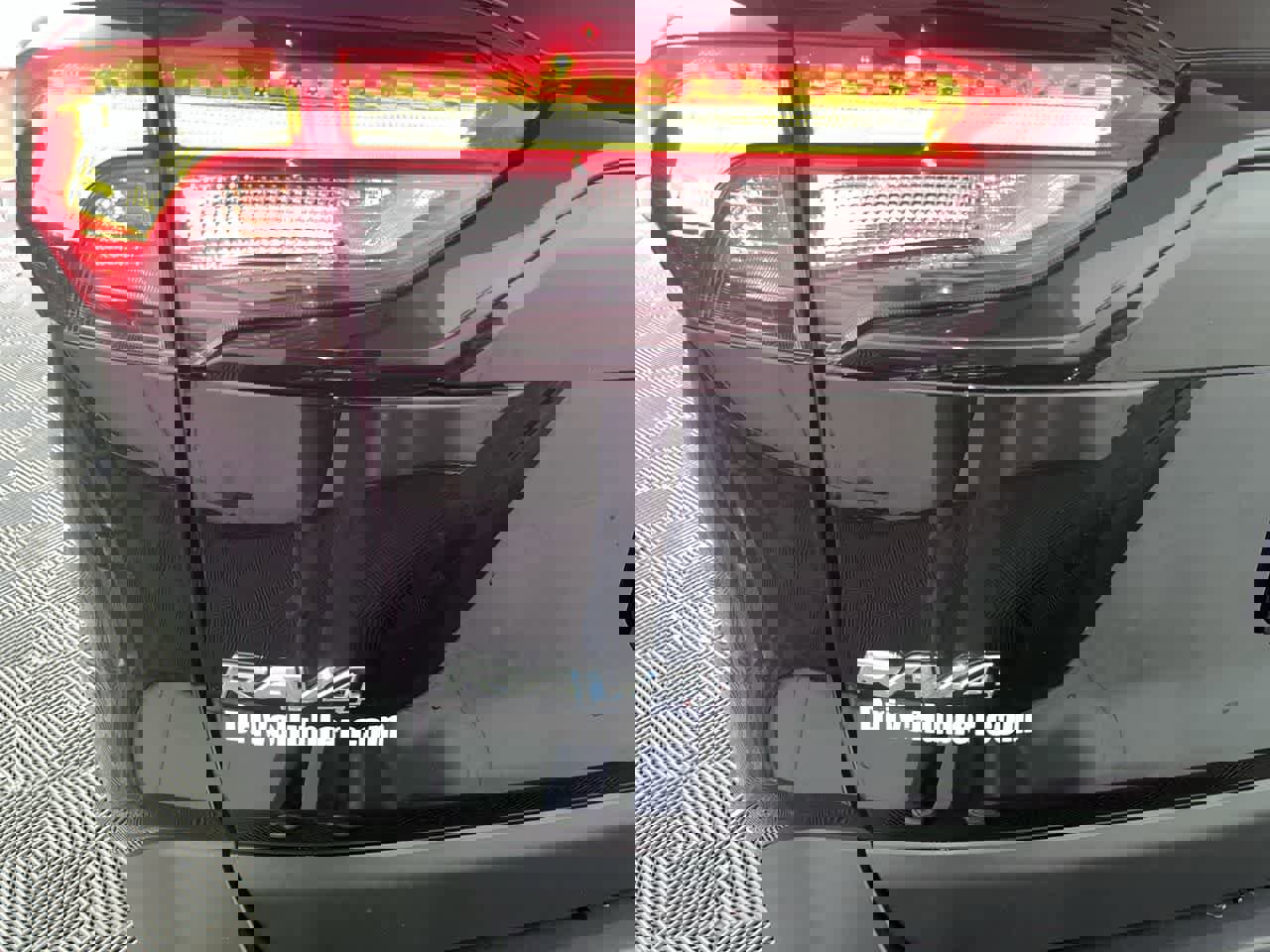 Used 2022 Toyota RAV4 XLE Premium image 11