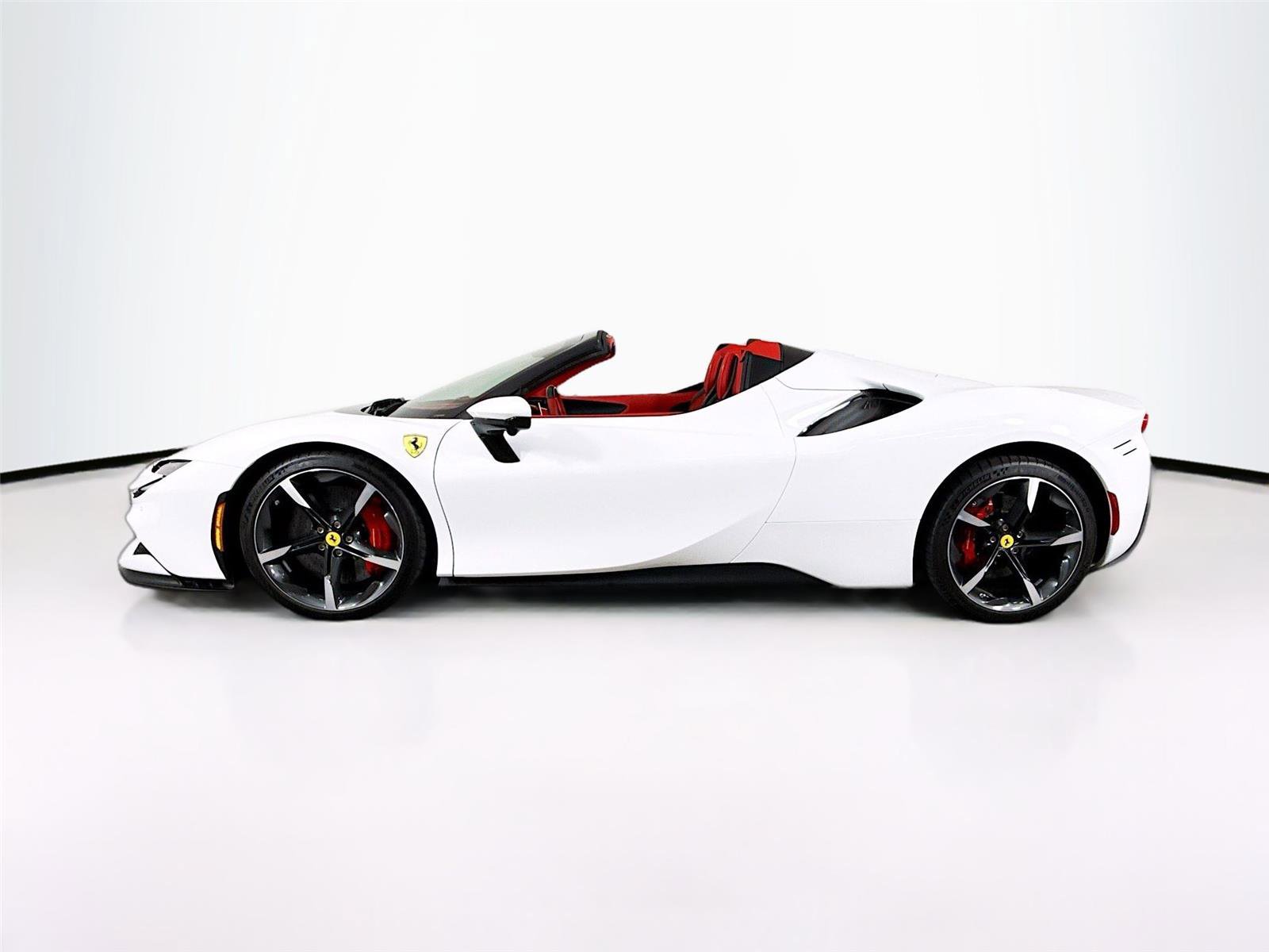 Used 2024 Ferrari SF90 Spider image 10
