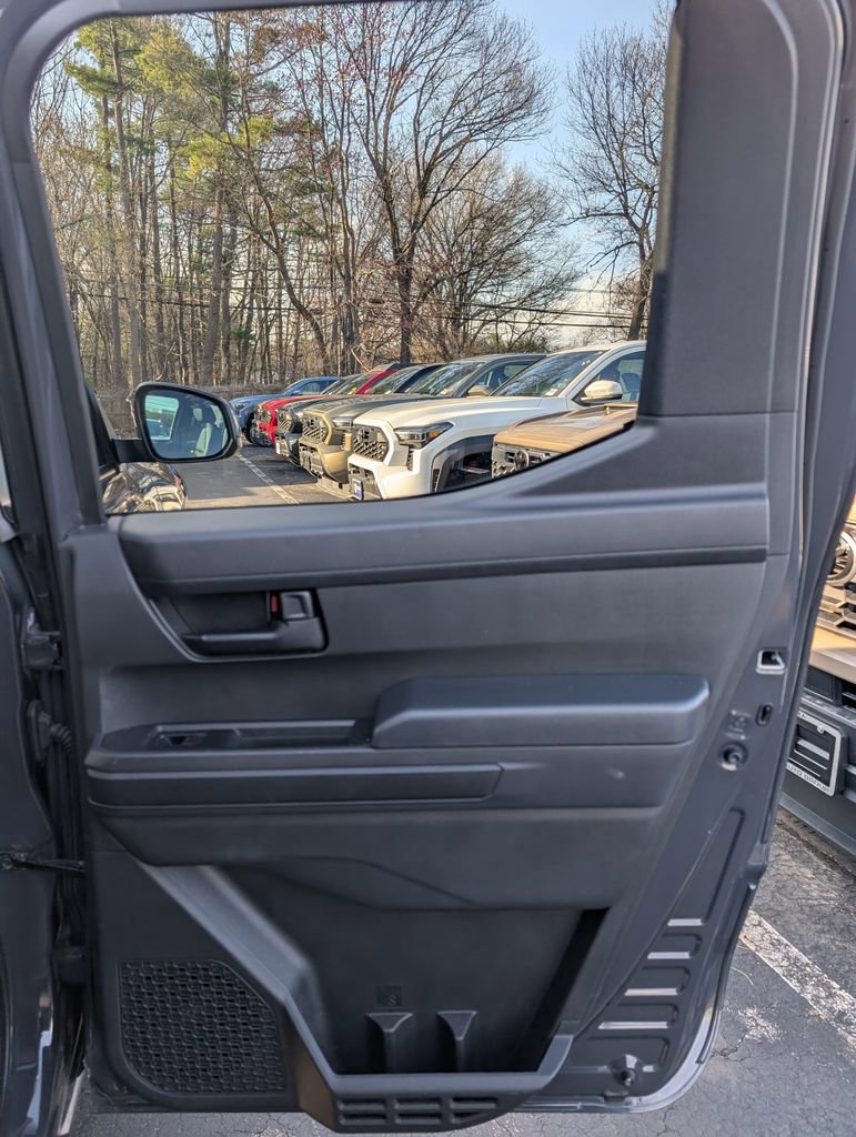 Certified 2024 Toyota Tacoma SR5 AWD/4WD image 16