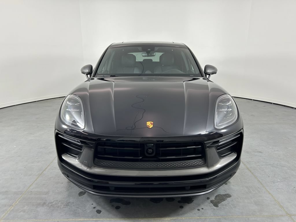 Certified 2025 Porsche Macan AWD/4WD image 10