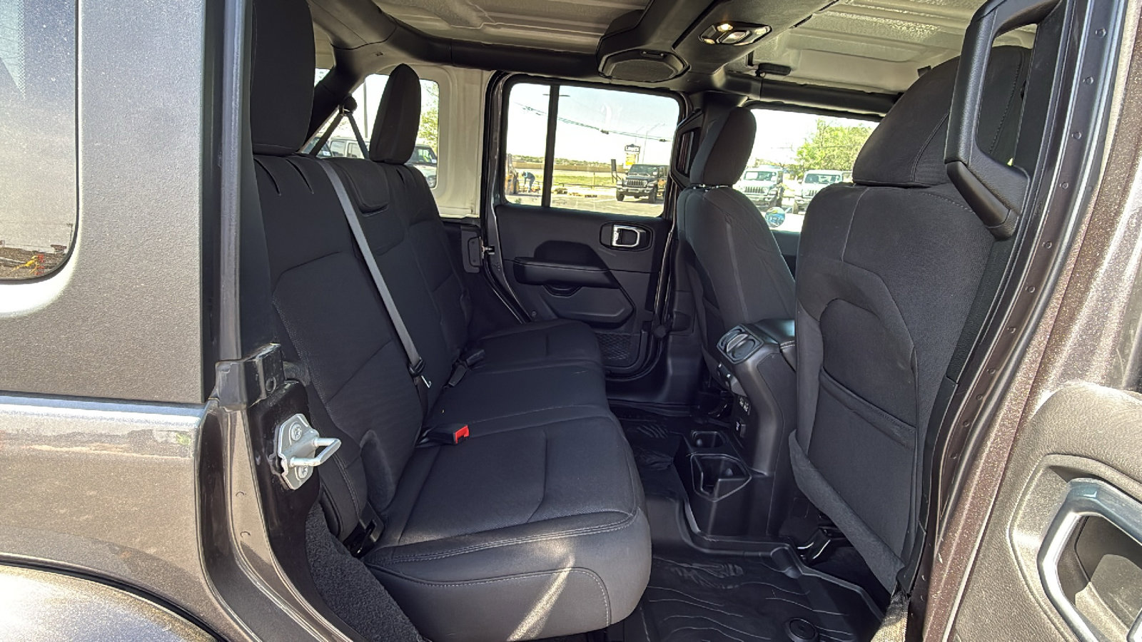 Used 2021 Jeep Wrangler Unlimited Sahara image 26