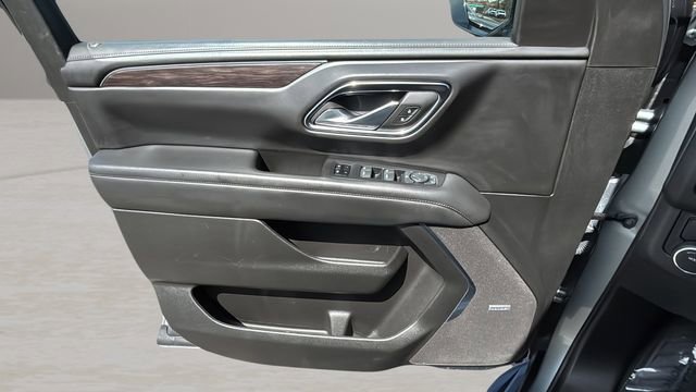 Used 2024 Chevrolet Suburban LT RWD image 17