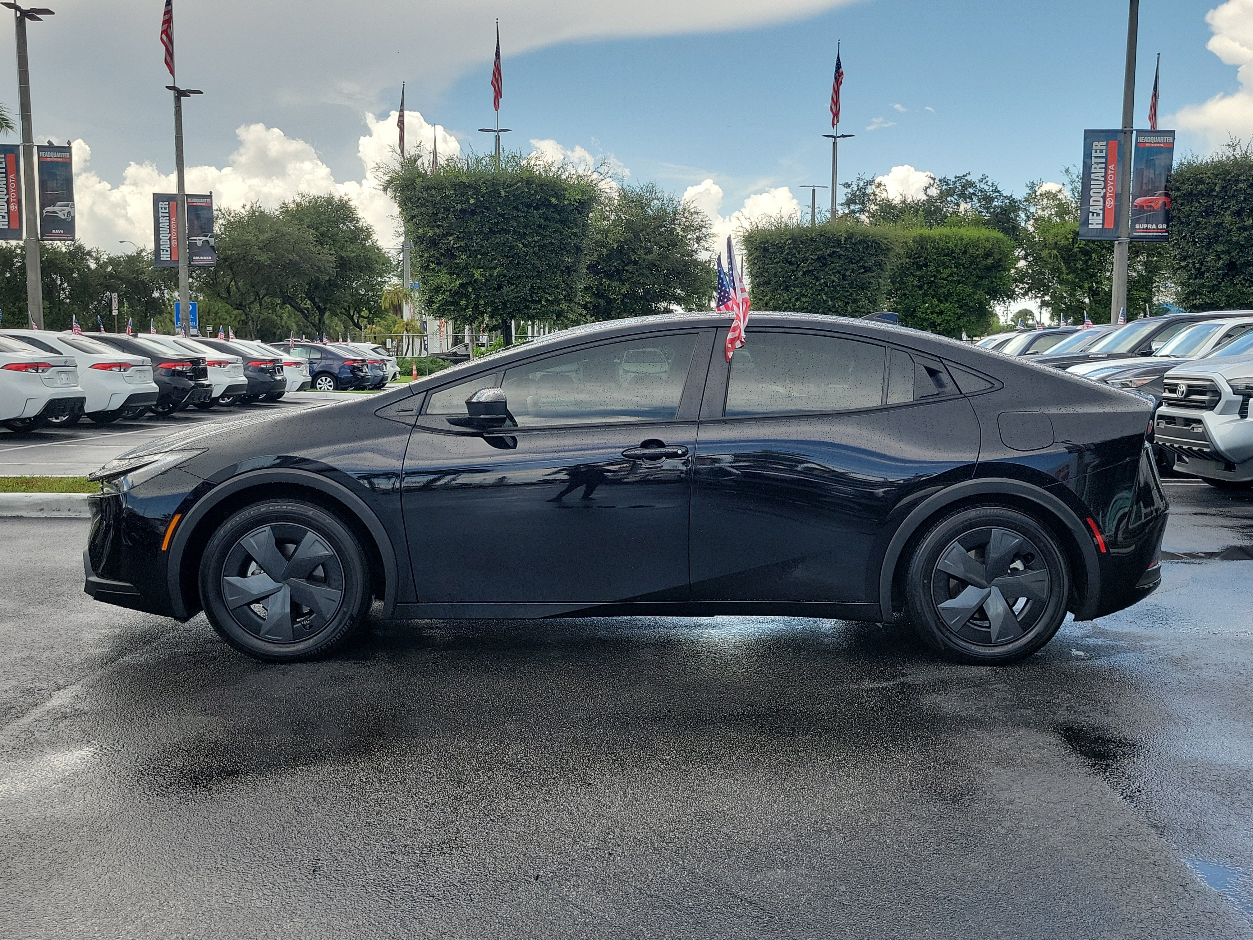 Used 2025 Toyota Prius LE FWD image 7