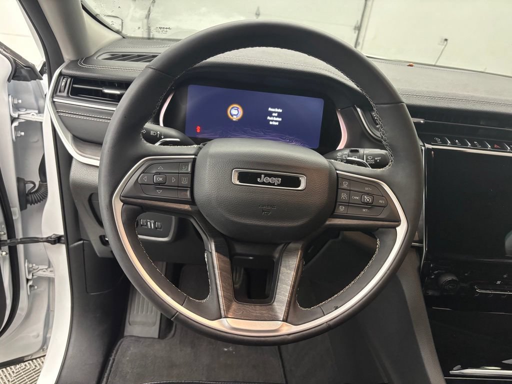 Used 2024 Jeep Grand Cherokee Limited AWD/4WD image 20