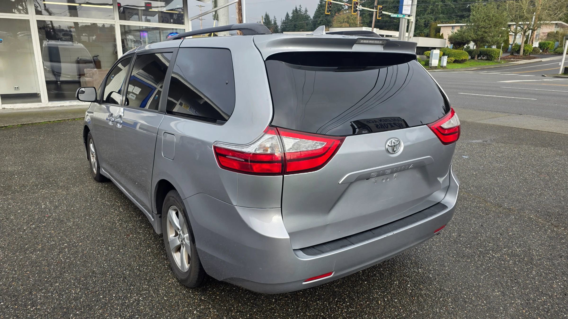 Used 2018 Toyota Sienna LE FWD image 7