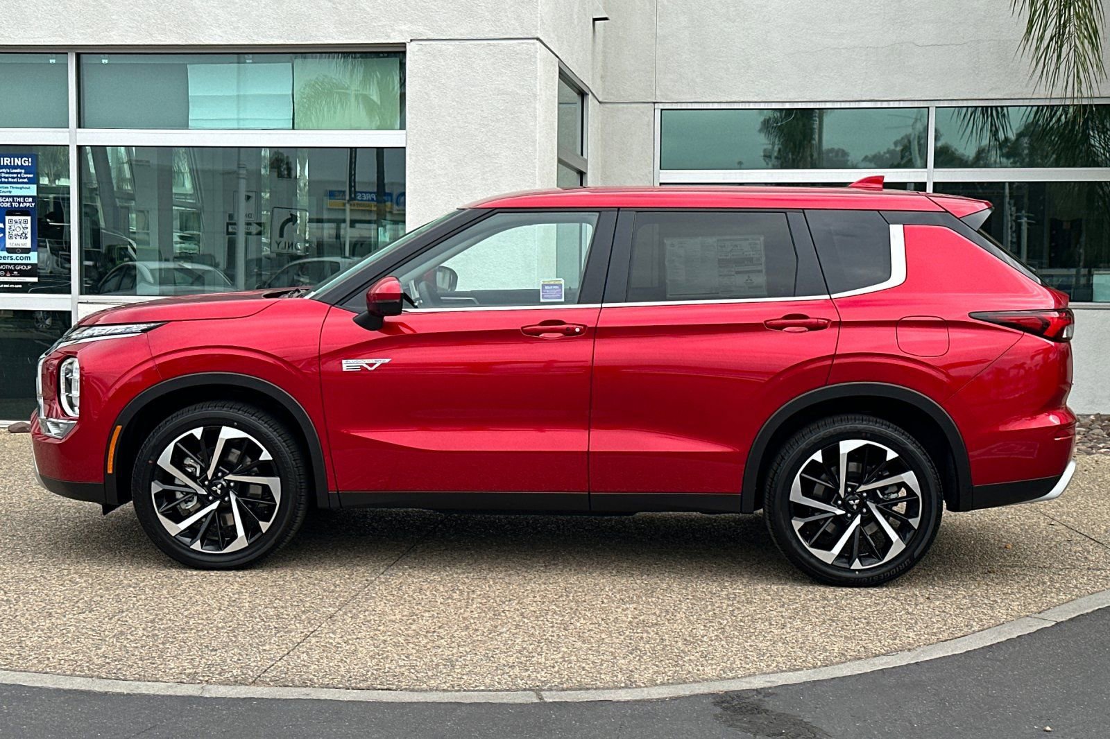 New 2025 Mitsubishi Outlander SE image 7