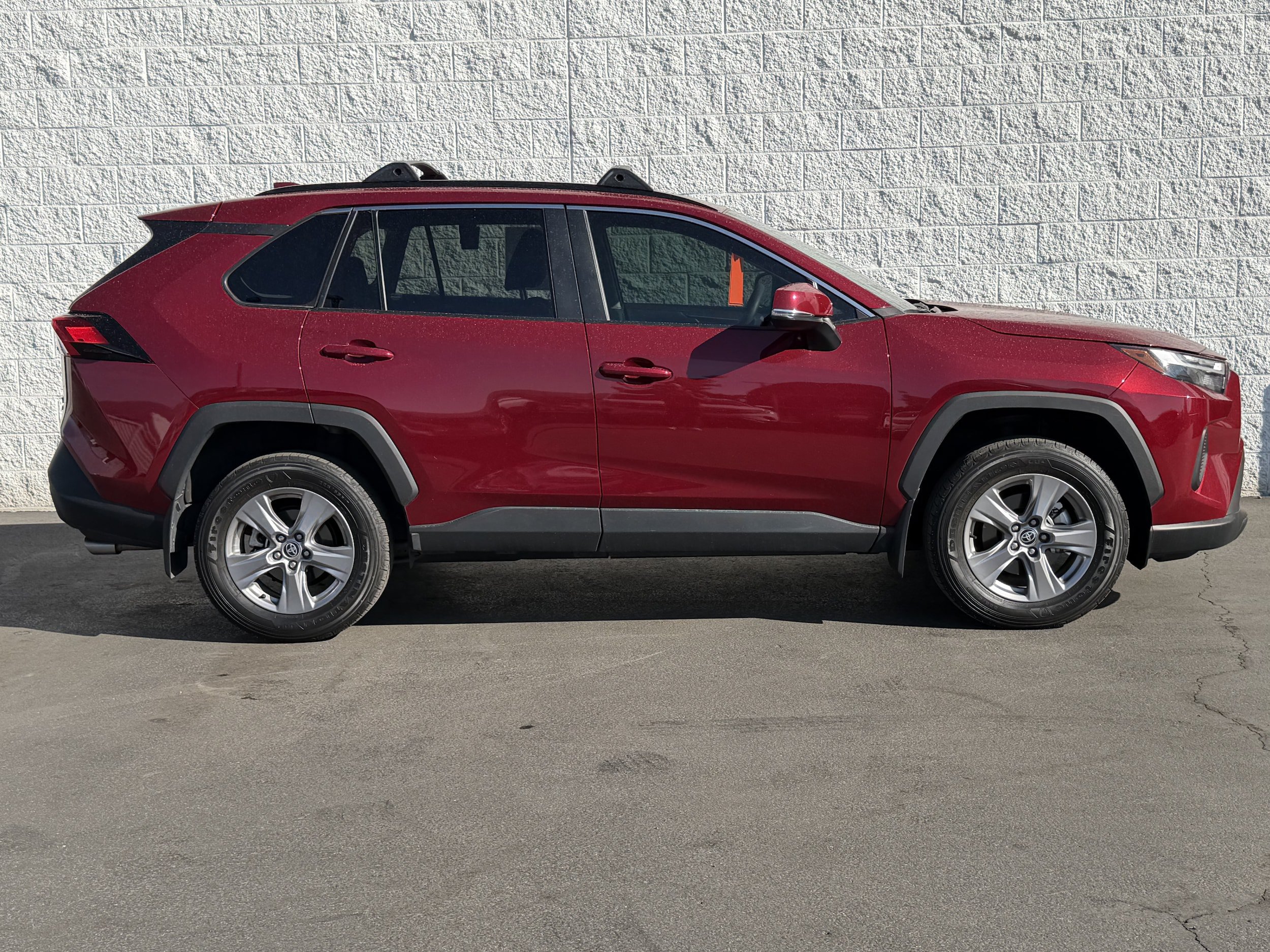 Used 2023 Toyota RAV4 XLE w/ Convenience Package AWD/4WD image 4