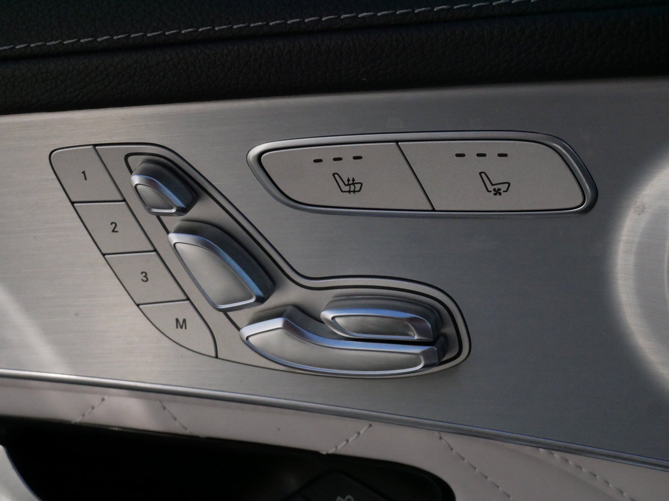 Used 2019 Mercedes-Benz GLC 300 4MATIC image 28