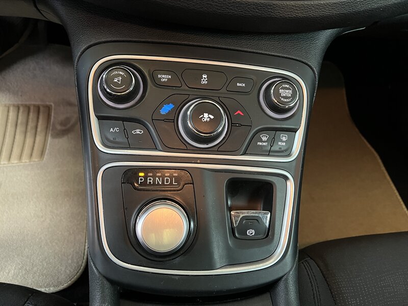 Used 2015 Chrysler 200 Limited w/ Convenience Group FWD image 12