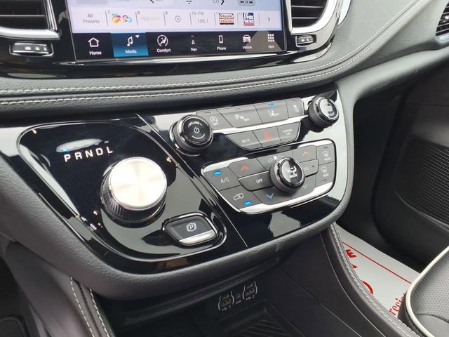 Used 2025 Chrysler Pacifica Limited FWD image 17