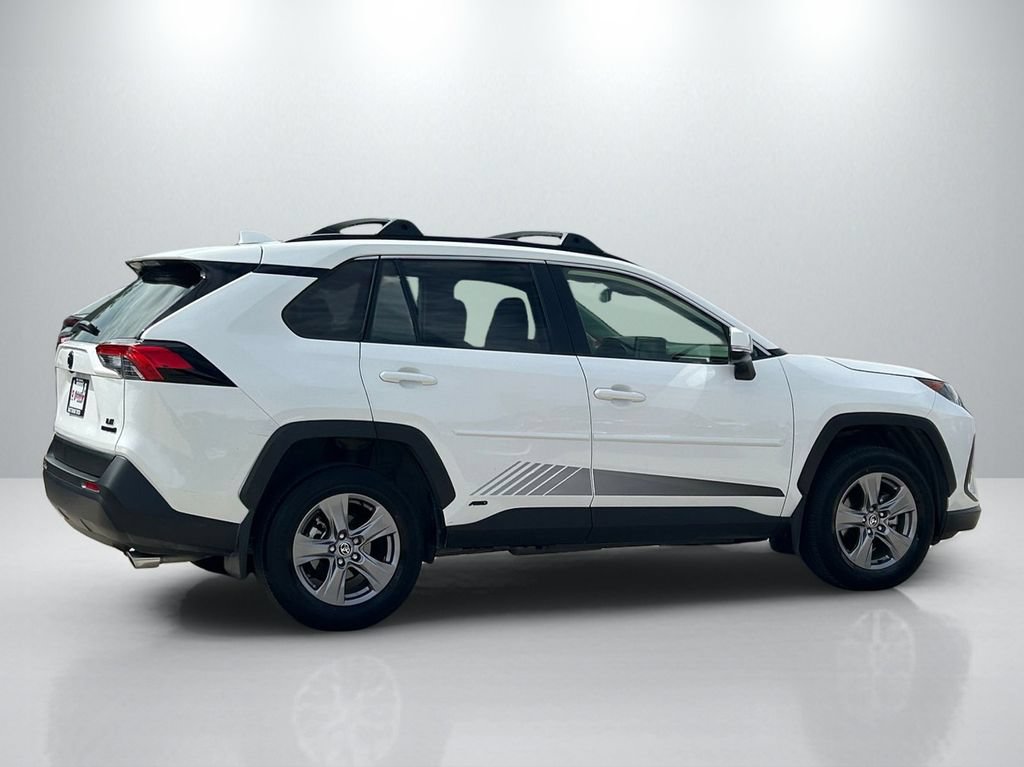 Certified 2022 Toyota RAV4 LE AWD/4WD image 4
