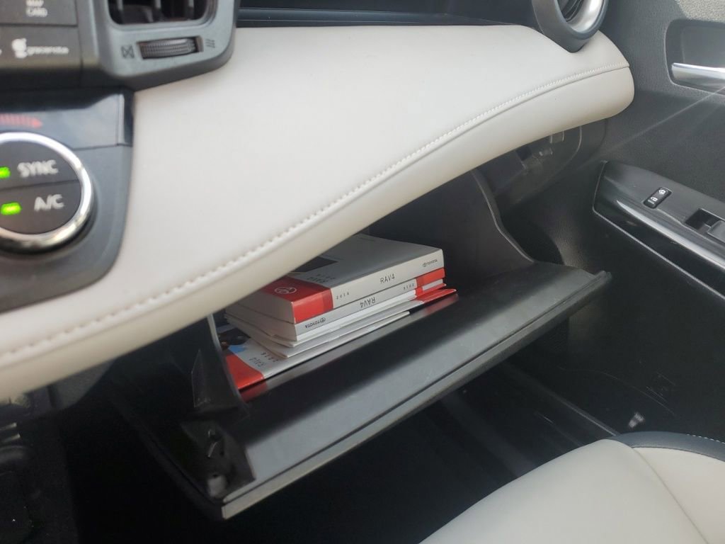 Used 2016 Toyota RAV4 Limited image 23