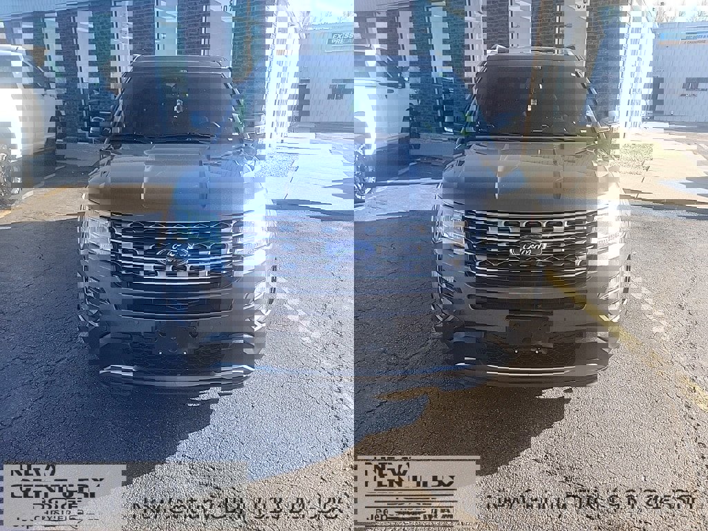 Used 2017 Ford Explorer XLT image 6